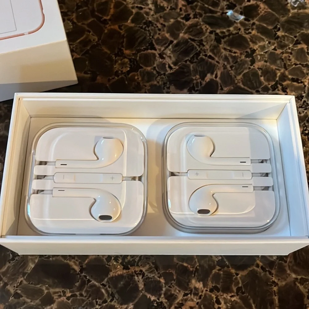 Iphone 6 headphones New 2 pairs Great 4 Commercial Airlines